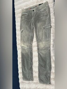 Women’s Straight Leg Cargo Jeans in Light Olive - Unbranded